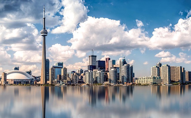 Describe a town or city where you would like to live in the future ielts cue card toronto